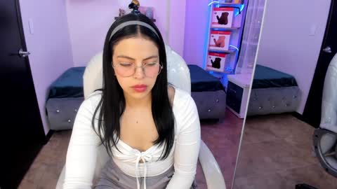 Snapshot of eliie_ruizz chatting on February 7, 4:16 am Eliie online show from February 7, 4:16 am