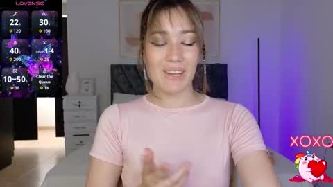 eliiih_ online show from September 18, 6:45 pm