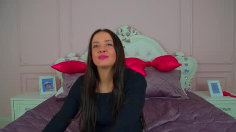 ElinaBellucci online show from March 2, 5:19 am