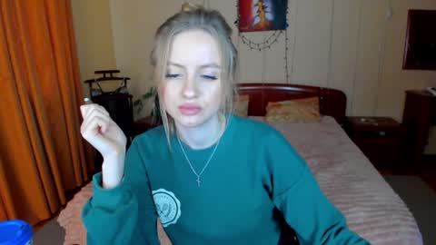 Snapshot of elinor_faith chatting on February 2, 12:24 pm elinor_faith online show from February 2, 12:24 pm