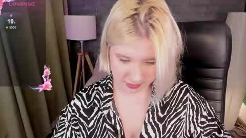 Snapshot of elisabeth_kitty chatting on September 18, 10:03 pm Alana online show from September 18, 10:03 pm