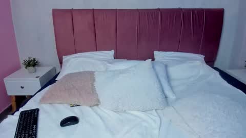 elisabethflores online show from September 25, 9:11 pm