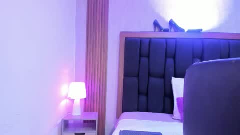 Snapshot of elise_leyton chatting on September 18, 7:18 pm ELISE LEYTON online show from September 18, 7:18 pm