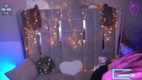 elisevelour online show from February 7, 2:09 pm