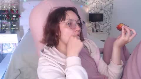 Eliza online show from November 24, 7:34 pm