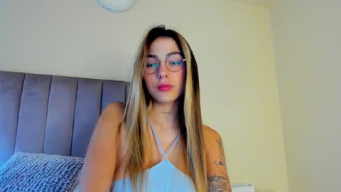 Snapshot of eliza_sanz chatting on January 26, 10:35 pm My name is ElizaPVT is open online show from January 26, 10:35 pm