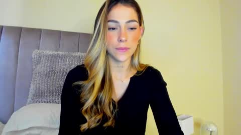 Snapshot of eliza_sanz chatting on February 14, 10:47 pm My name is ElizaPVT is open online show from February 14, 10:47 pm