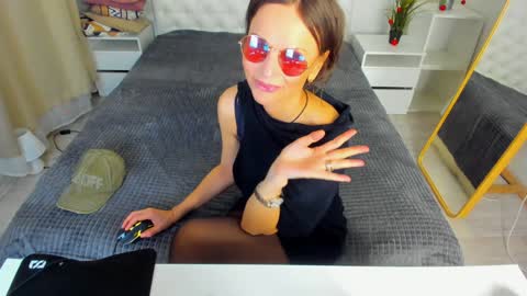 Elizabethangel online show from December 15, 11:09 pm