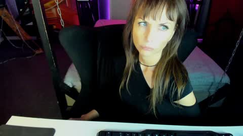Elizabethangel online show from February 1, 9:19 pm