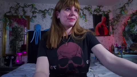 Snapshot of elizabeth77_ chatting on February 3, 9:07 pm Elizabeth online show from February 3, 9:07 pm