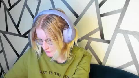 Elizabeth online show from November 26, 1:58 am