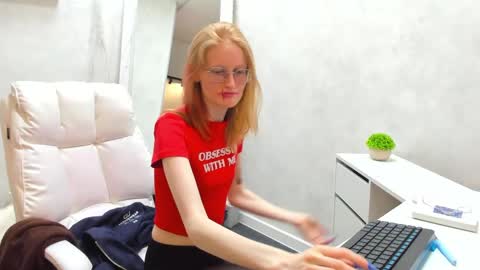 Elizabeth online show from March 5, 3:07 pm