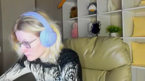 Elizabeth online show from November 2, 1:16 am