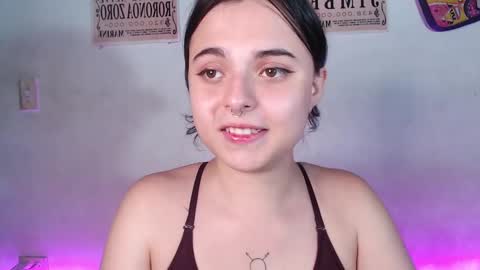 Snapshot of elizabeth_taylorxxx chatting on January 3, 12:22 am Elizabeth Taylor online show from January 3, 12:22 am