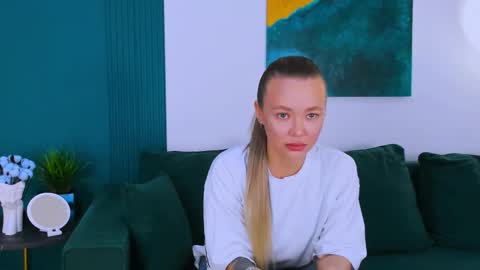 elizabethholt online show from October 13, 5:31 am