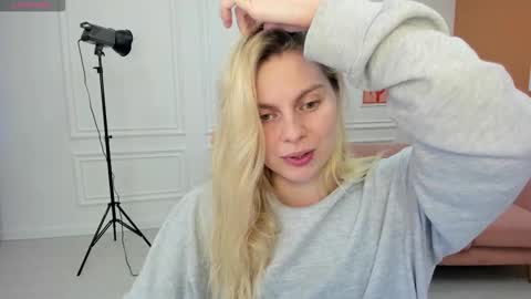 elizabethmad online show from November 11, 6:26 am