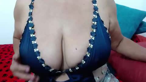 ElizabethMiler online show from May 6, 2:06 am