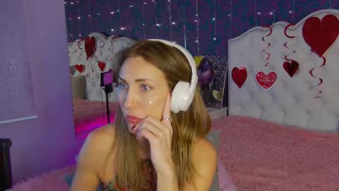 Snapshot of elizamayers chatting on February 15, 3:42 am Linda online show from February 15, 3:42 am