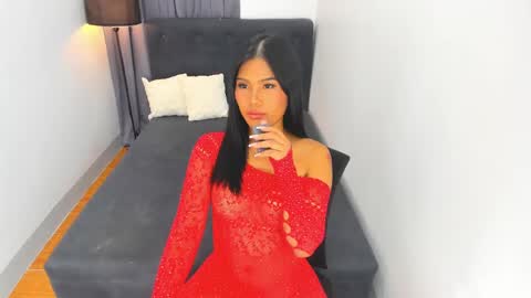 Ella online show from December 10, 7:11 pm