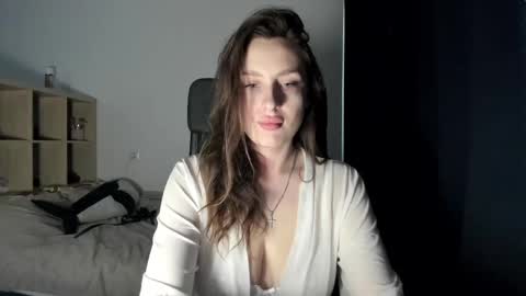 ella___bell online show from February 24, 9:32 am