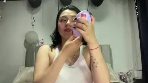 Snapshot of ella_aq chatting on December 12, 7:52 am Ella online show from December 12, 7:52 am