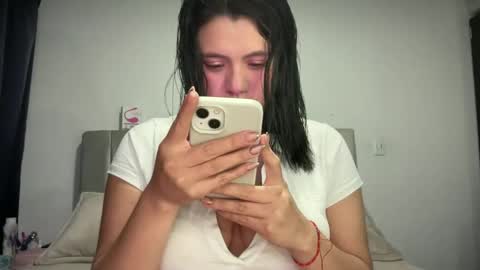 Snapshot of ella_aq chatting on February 16, 6:43 am Ella online show from February 16, 6:43 am