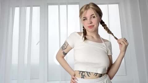 ella_desire online show from December 4, 7:52 am