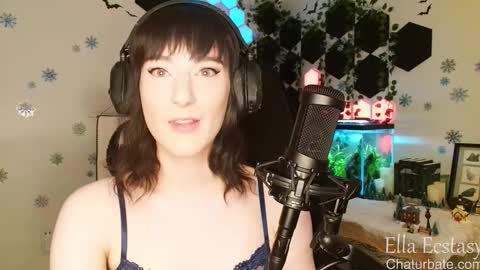 Snapshot of ella_ecstasy chatting on January 28, 2:00 am Ella Ecstasy online show from January 28, 2:00 am