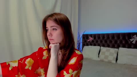 Ella Mayers online show from February 12, 4:44 am