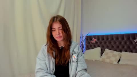 Ella Mayers online show from February 17, 4:42 am