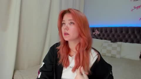 Ella Mayers online show from October 17, 1:15 pm