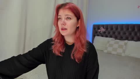 Ella Mayers online show from October 27, 1:33 pm