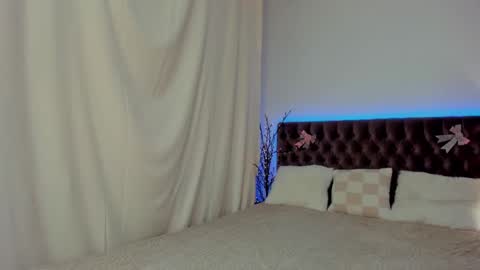 Ella Mayers online show from February 14, 1:23 am