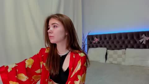 Ella Mayers online show from February 10, 4:41 am