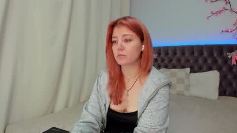 Ella Mayers online show from October 12, 5:04 pm