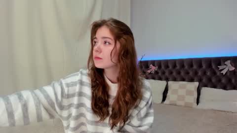Ella Mayers online show from February 14, 10:14 pm