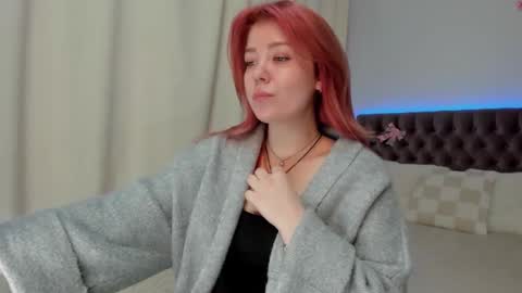 Ella Mayers online show from October 4, 12:36 pm