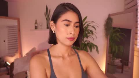 ELLA OWEN online show from February 16, 6:06 pm