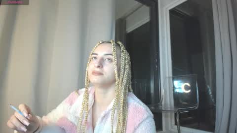 ella_vee online show from October 22, 2:48 am