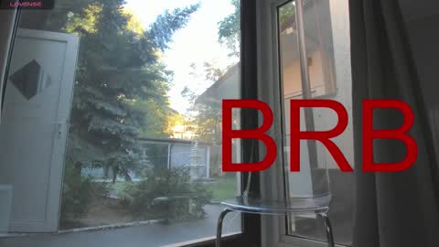 ella_vee online show from September 21, 4:49 am