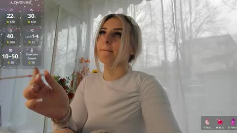 ella_vee online show from March 15, 5:56 am