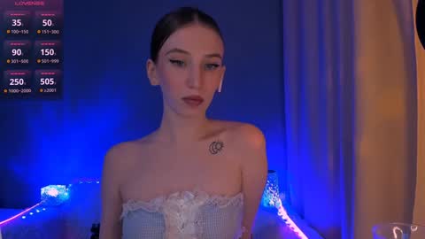 Snapshot of ellaamber chatting on December 23, 10:55 pm ellaamber online show from December 23, 10:55 pm