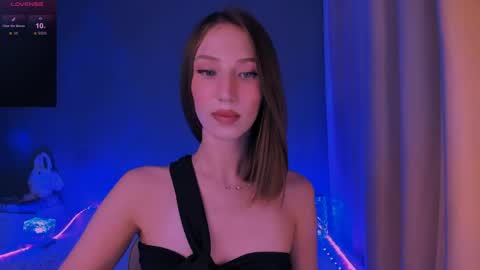 ellaamber online show from May 19, 1:56 am