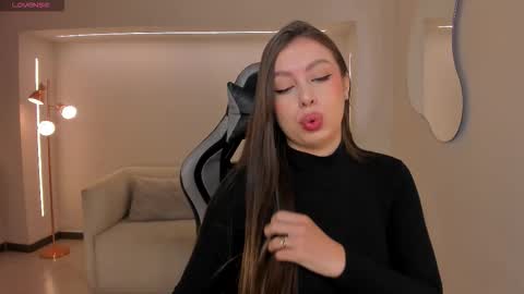 EllaClark online show from September 15, 6:53 pm