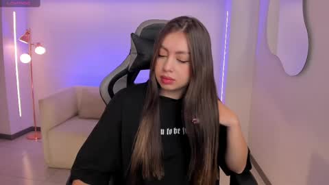 EllaClark online show from September 18, 7:07 pm