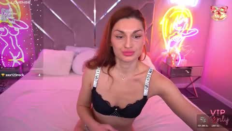 Ella online show from December 16, 9:32 pm