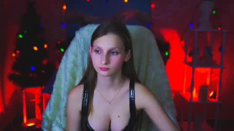 Snapshot of ellahorton chatting on December 7, 9:06 pm Ella online show from December 7, 9:06 pm
