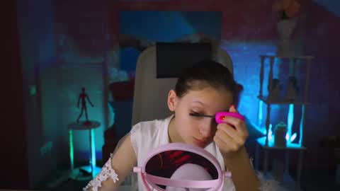 Snapshot of ellahorton chatting on February 9, 4:57 am Ella online show from February 9, 4:57 am