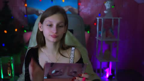 Snapshot of ellahorton chatting on December 30, 6:53 am Ella online show from December 30, 6:53 am