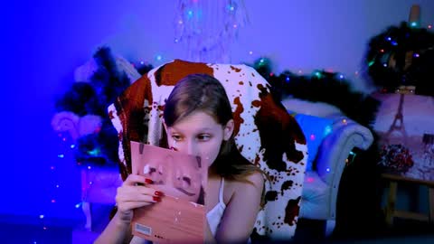 Snapshot of ellahorton chatting on December 15, 9:45 am Ella online show from December 15, 9:45 am